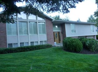 8706 S Acorn Ln, Sandy, UT 84093