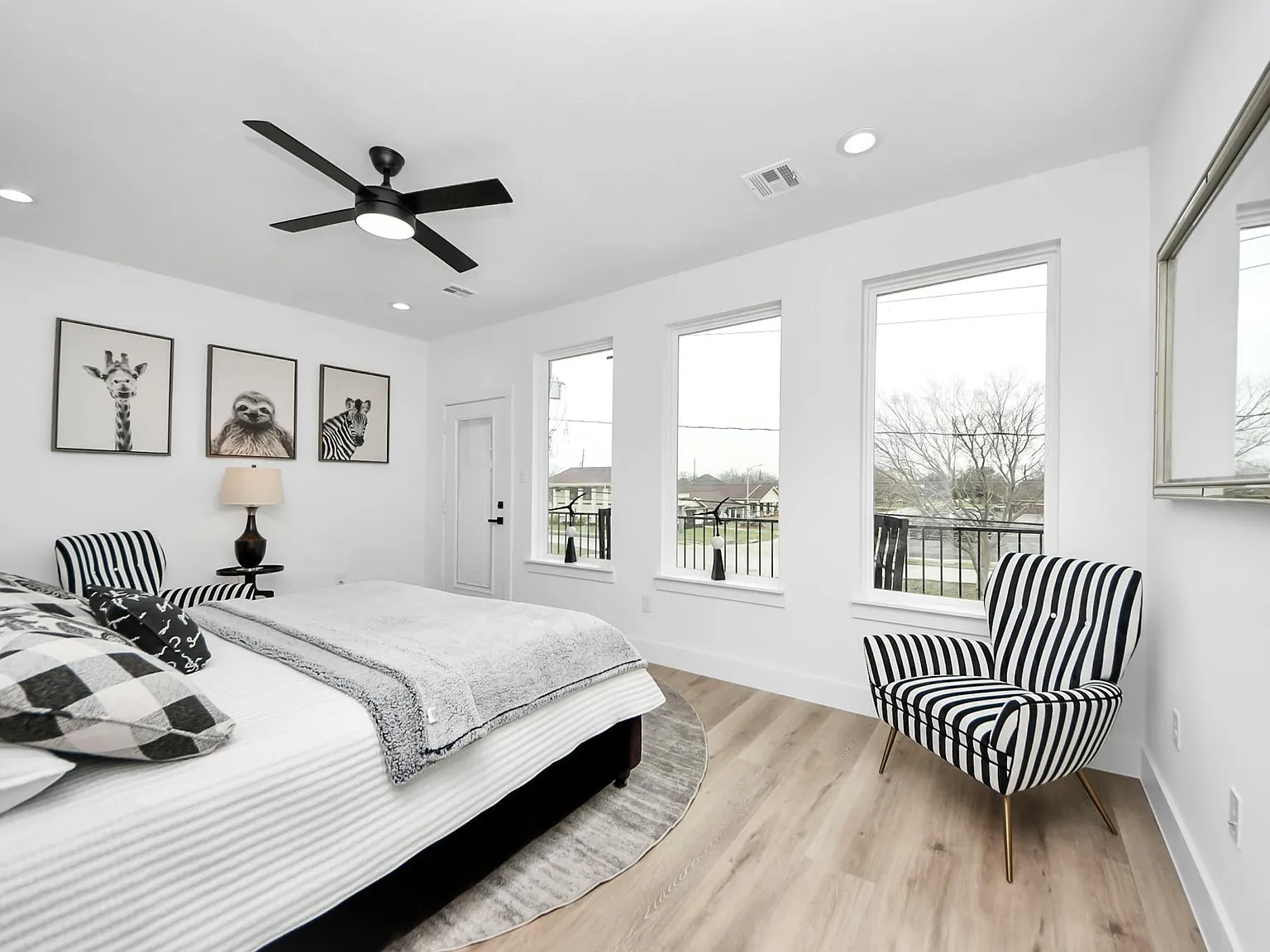 3 bed, 2.5 bath, 2333 sqft, $2,100 — Photo 1