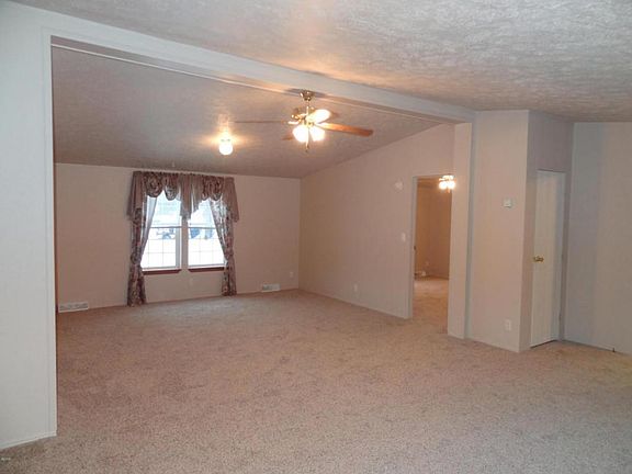 3rd image of 240 Lake Park Ln