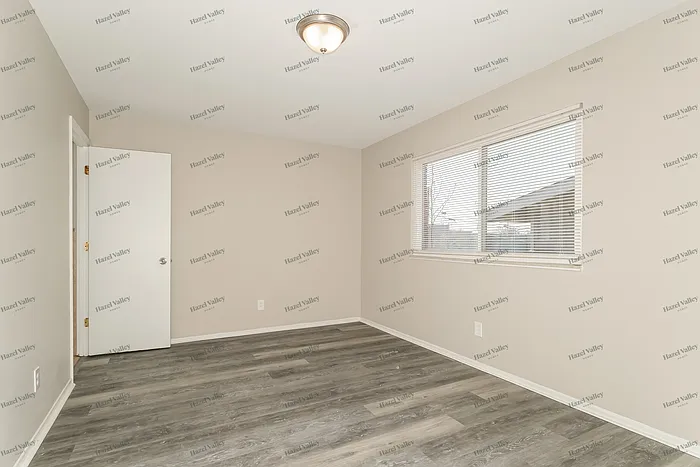 2404 Burchard Dr — Photo 8