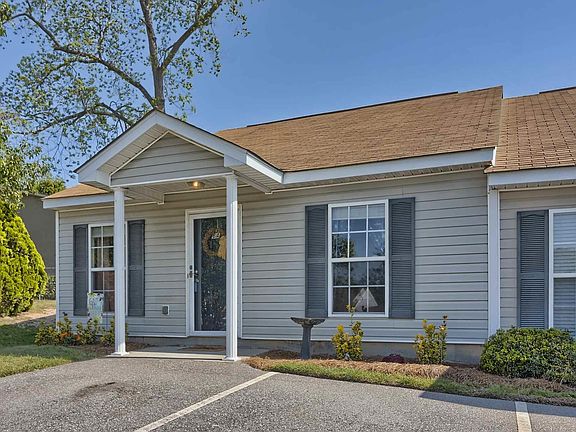 3rd image of 2000 Water Oak Dr APT 6A