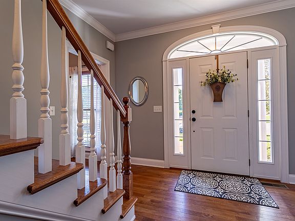 3rd image of 10058 Stonecreek Cir