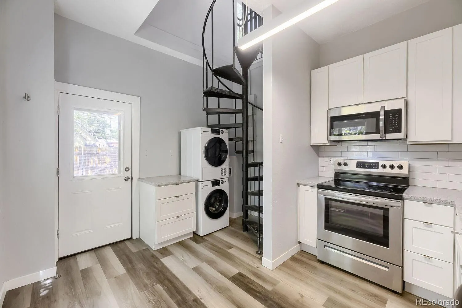 3 bed, 2.0 bath, 1030 sqft, $2,395 — Photo 3