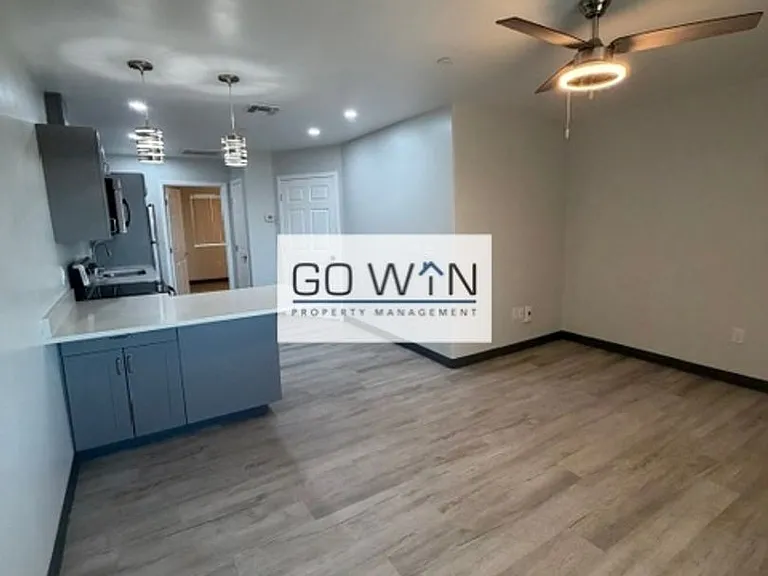 23 E Illini St — Photo 4