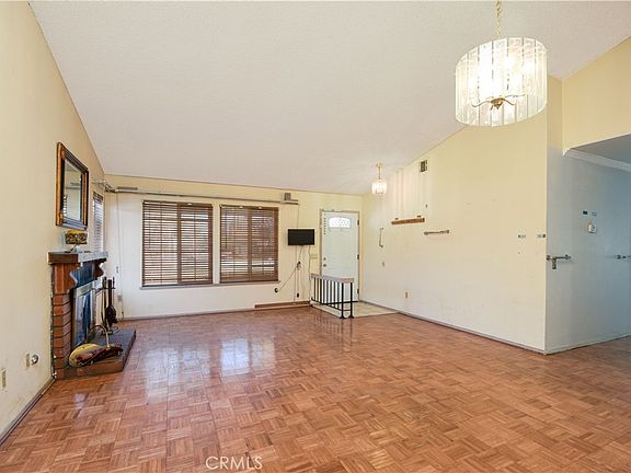 4th image of 10988 Middleborough Rd