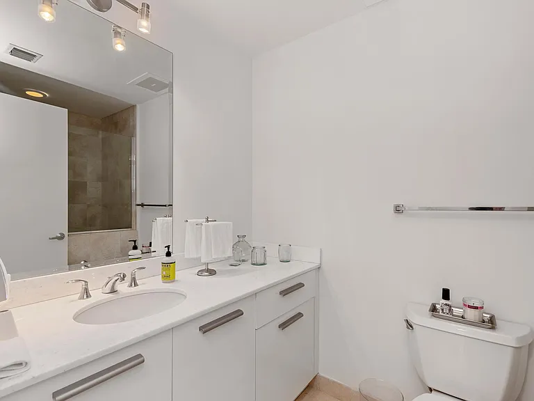 1060 Brickell Ave #2207 — Photo 8