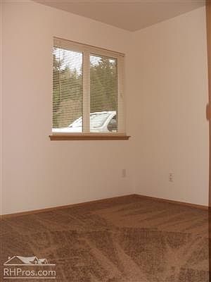 5th image of 9812 192nd Ave E #A