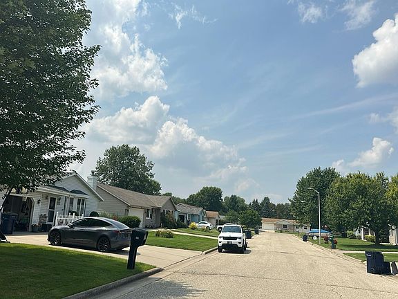 4th image of 2811 Calgary Ln