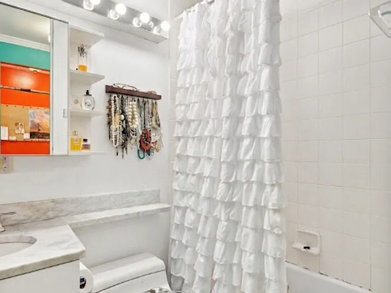 393 W 49th St #2NN — Photo 5