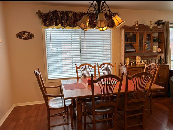 3rd image of 557 Willowcreek Ct