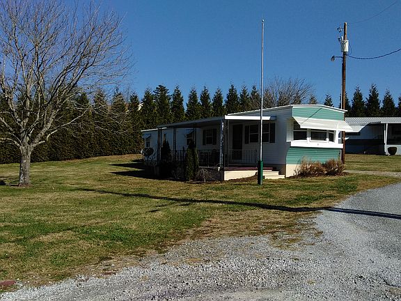 2nd image of 31 Maple Crest Ln