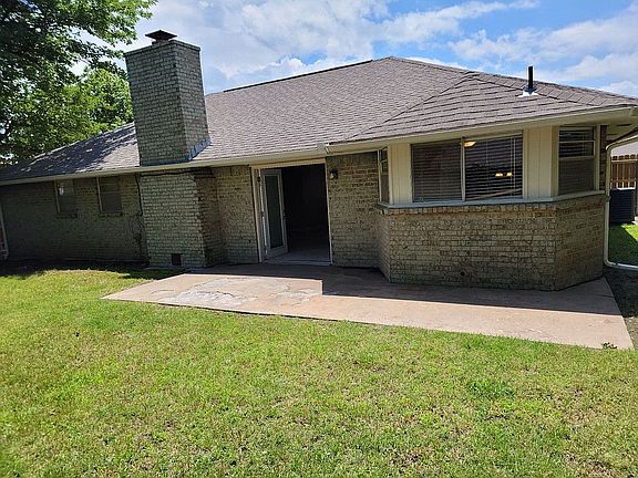 2nd image of 2323 NW Dunstan Ln