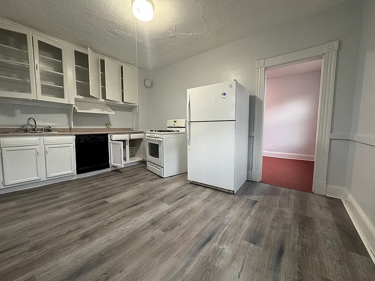 75 Pinehurst Ave #W2 — Photo 6