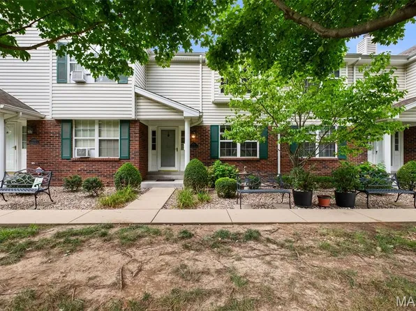 1712 Honeysuckle Dr #3, Saint Charles, MO 63303