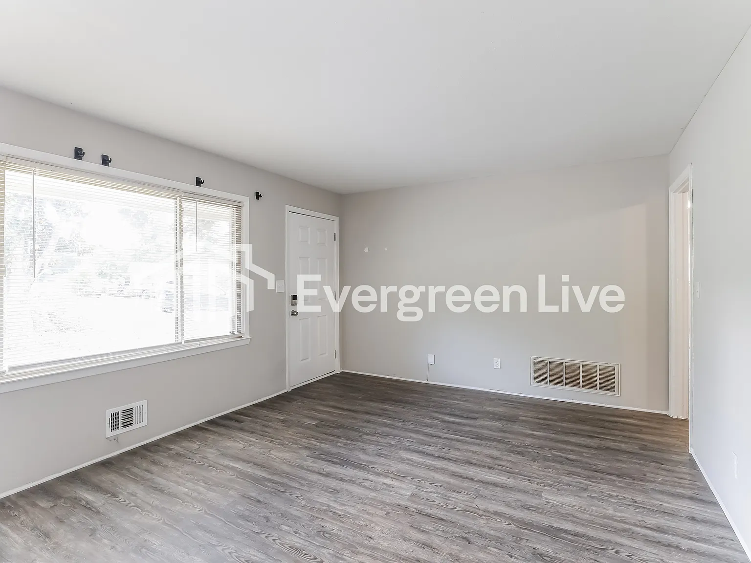 3 bed, 1.5 bath, 1092 sqft, $1,145 — Photo 3