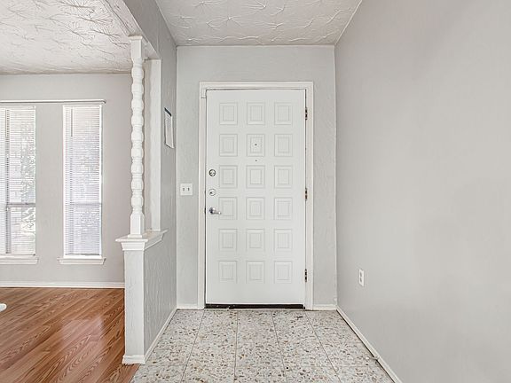5th image of 2732 Parkhaven Dr