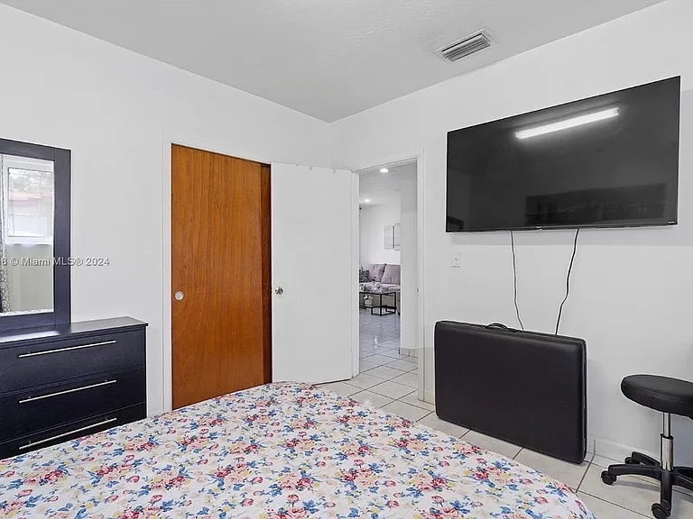 3112 SW 16th St — Photo 4