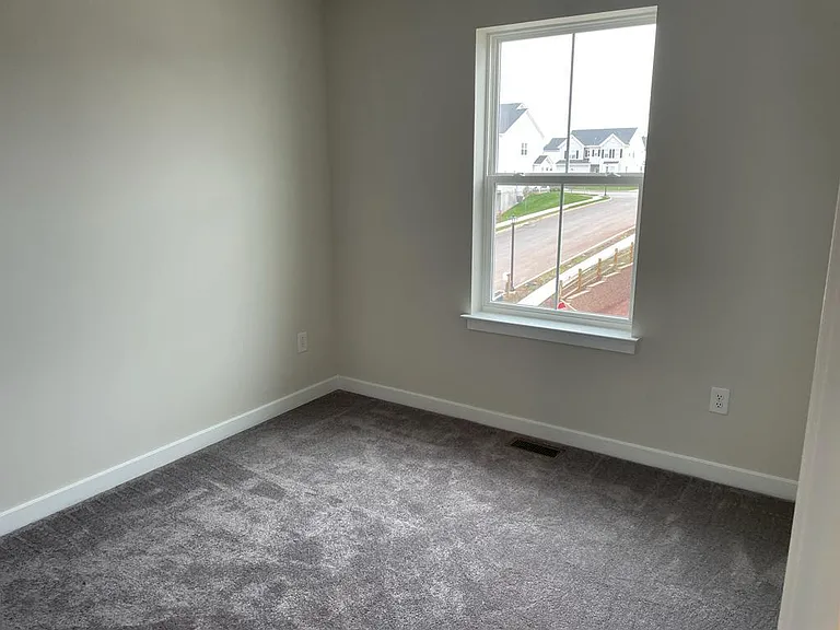 737 Peony Ln — Photo 5