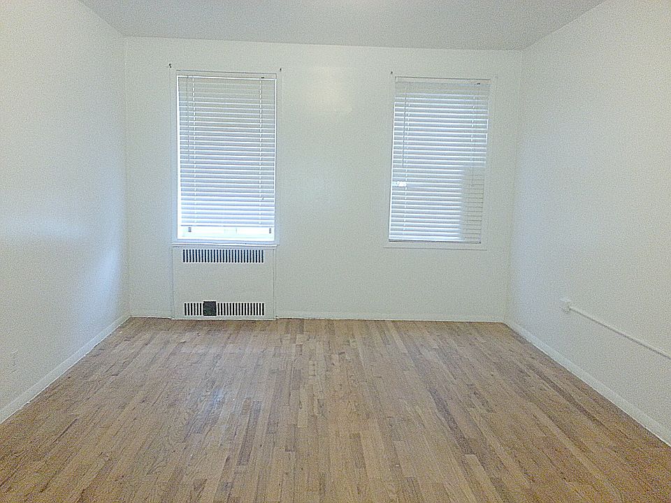 2nd image of 10 Maple St APT D2