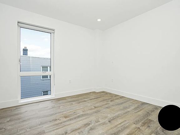 5th image of 69-05 Ditmars Blvd #2B