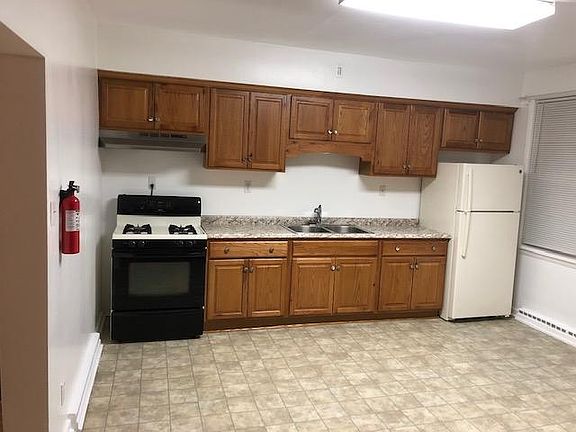 4th image of 143 Alwine Ave
