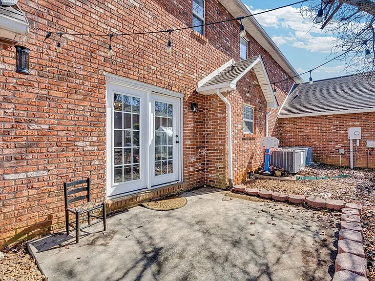 62 Eastgate Cir — Photo 17