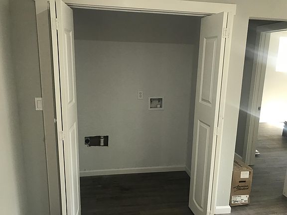 4th image of 312 W Austin Ave #B