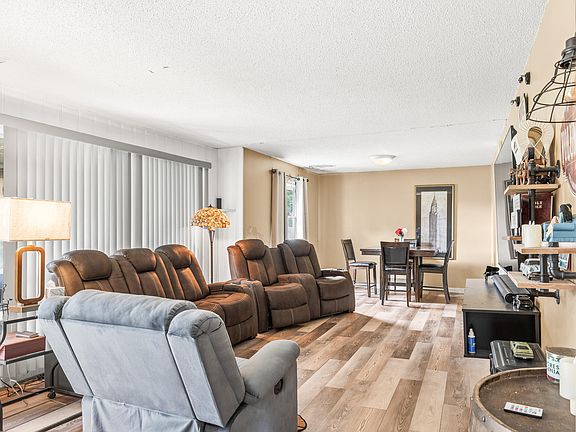 4th image of 5013 Newport Dr