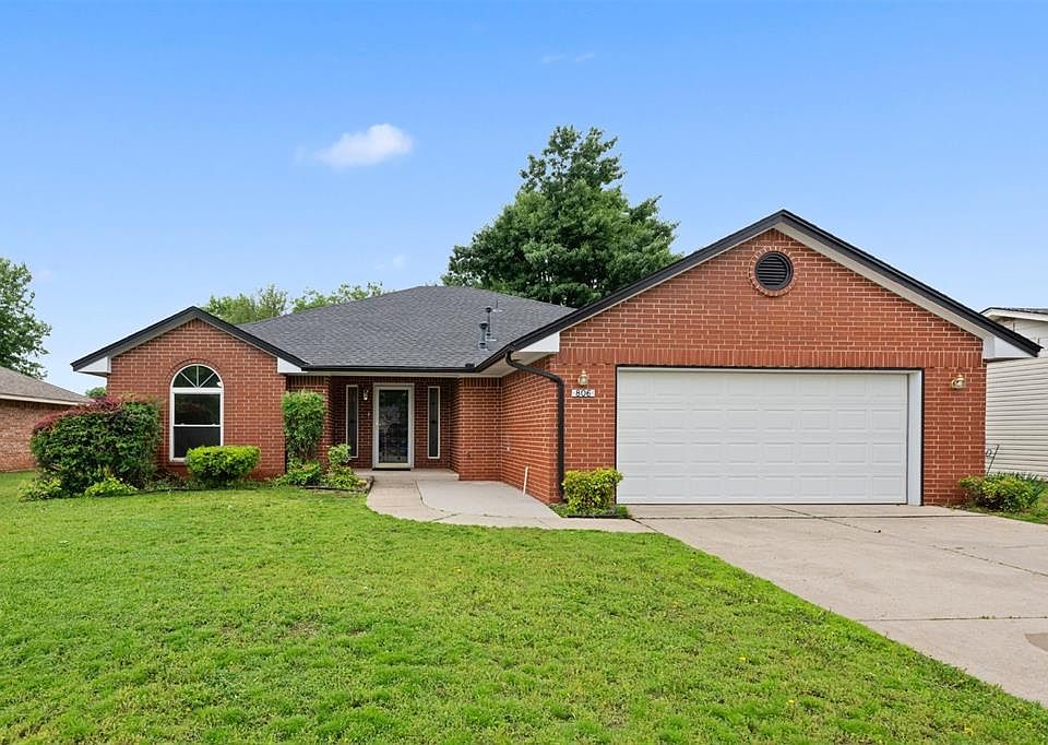 1st image of 806 Meadowlake Dr