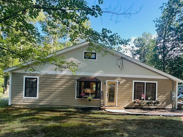 230 S Row Rd, Lunenburg, MA 01462