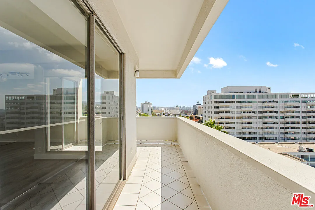 2 bed, 2.0 bath, 1363 sqft, $4,750 — Photo 3
