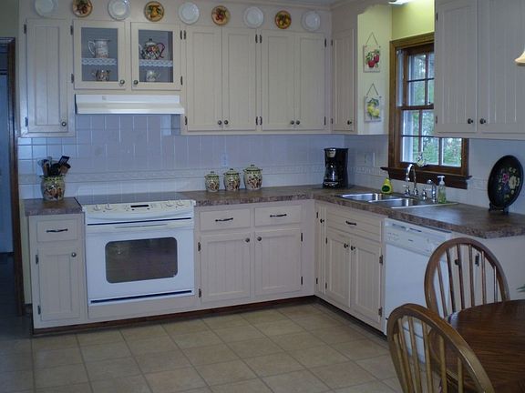 Nicely appointed kitchen