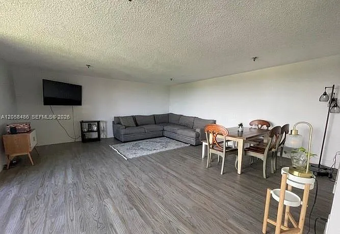 Cedar Glenn Condo Apts Ea — Photo 2
