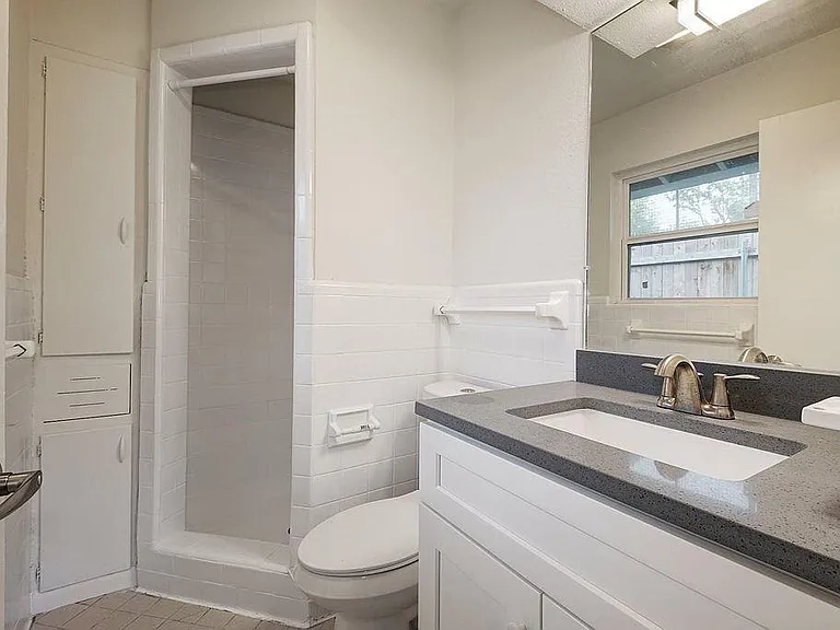 6108 Cherrylawn Cir — Photo 15