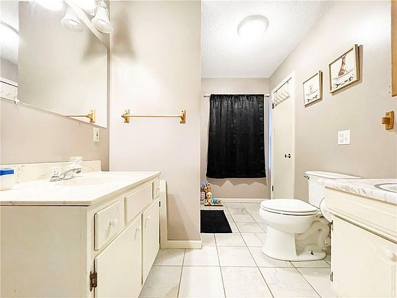 4th image of 501 W 31st St