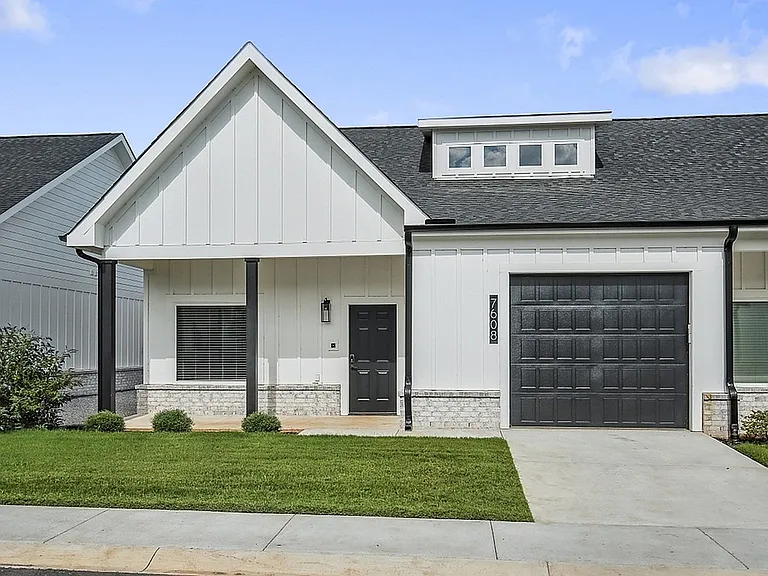 Villas at Capital Twenty — Photo 16