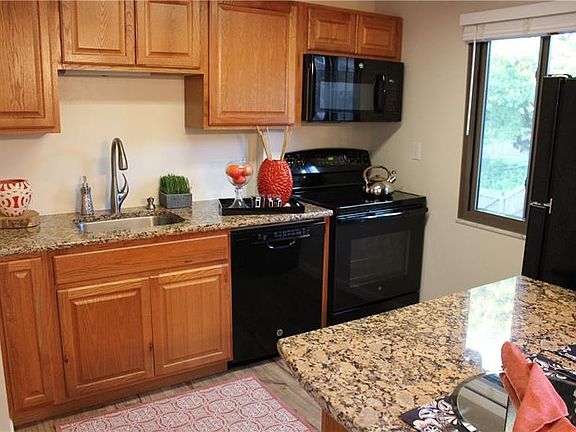 5th image of 139 Parkwood Dr