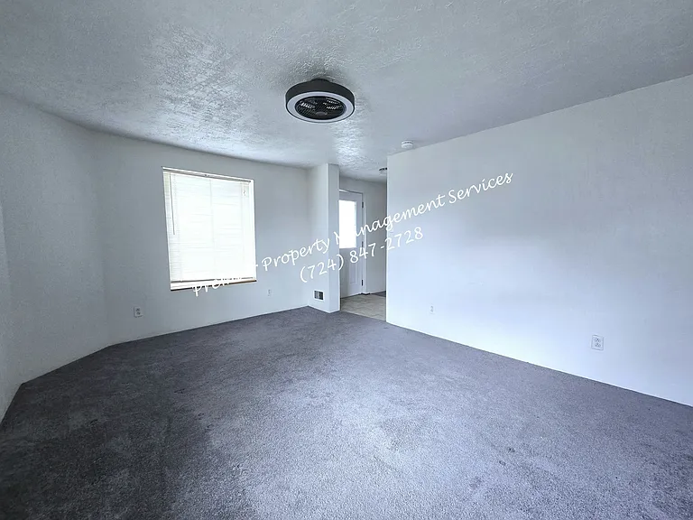 455 E Jefferson St — Photo 4