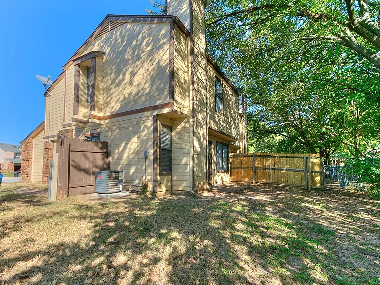 1113 W Fulton St — Photo 28