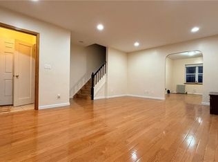 14803 61st Rd, Flushing, NY 11367