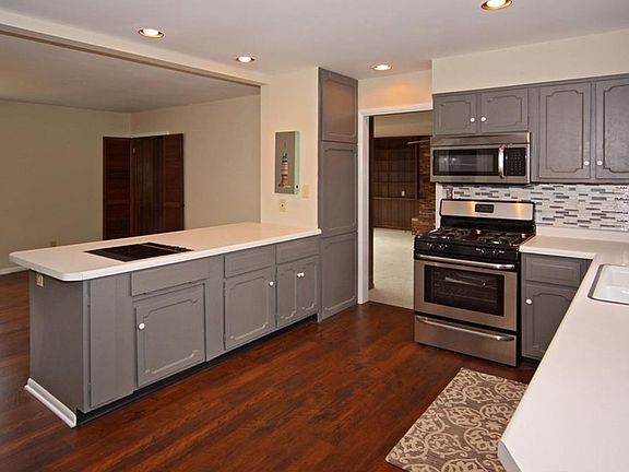 5th image of 801 Eaglewood Dr