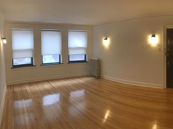 4th image of 8913 S Justine St #1