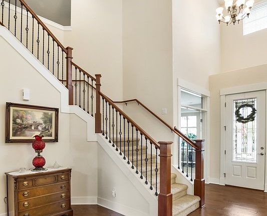 What an elegant stairway.
