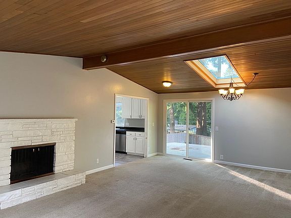 Entry / Living Room