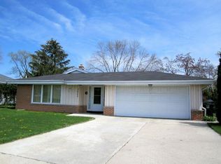 3226 N Mayfair Rd, Wauwatosa, WI 53222
