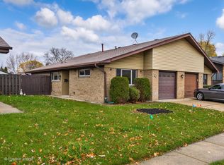 120 Innsbrook Dr, Streamwood, IL 60107