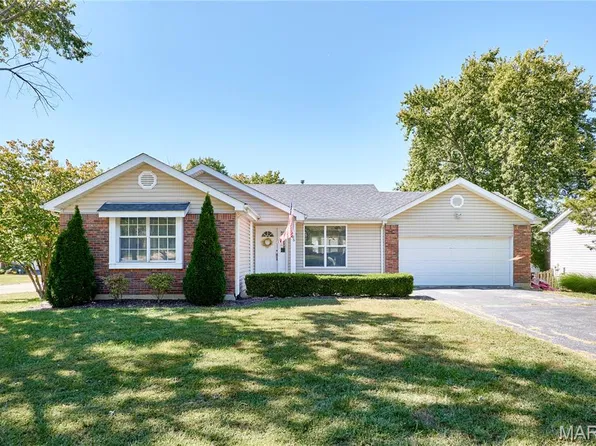 1705 Whispering Ridge Ln, Saint Peters, MO 63376