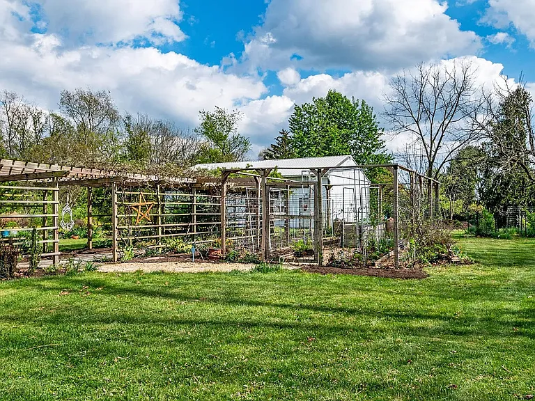 1097 Underwood Rd — Photo 42