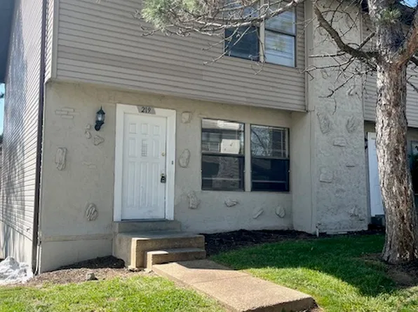 219 Northport Hills Dr, Florissant, MO 63033