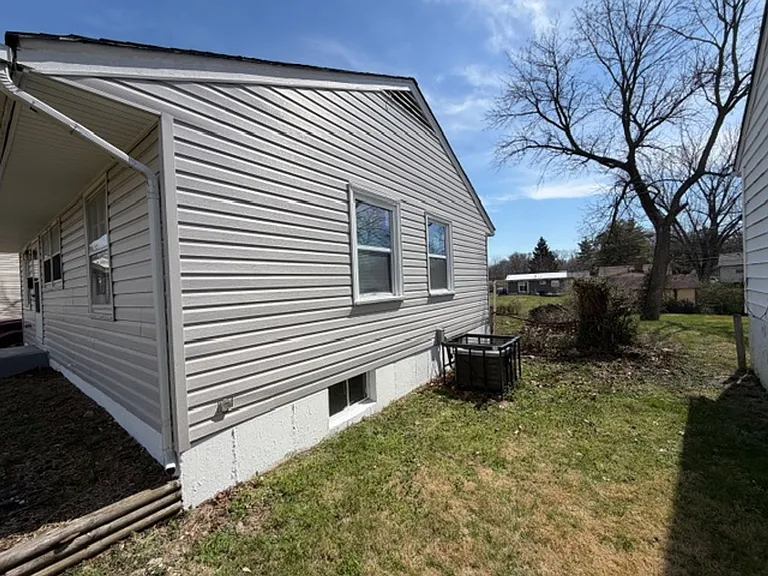 308 Lanark Rd — Photo 4